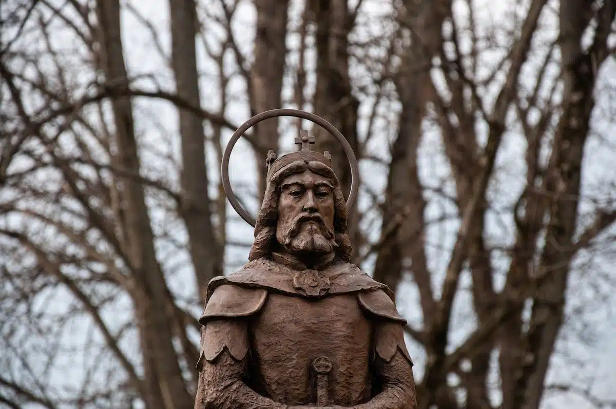 Naviguez dans l’histoire des Saxons : Découvrez leur religion fascinante