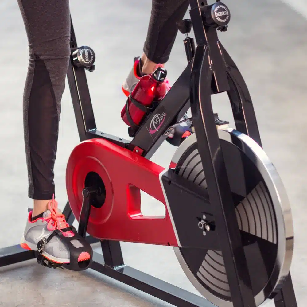 Pédaler son vélo d'appartement